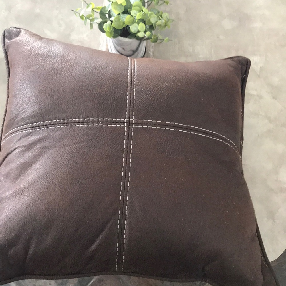 A set of 4 all the same pillows.